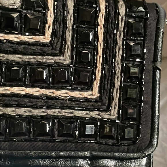 FREE w/ 25$+ Purchase Urban Expressions Beaded Front Long Statement Clutch - Picture 10 of 11